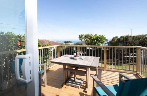 Rewa Casa | Blue Water Cottage - with beachfront coastal views