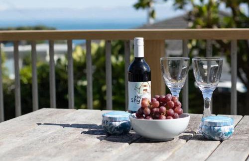 Rewa Casa | Blue Water Cottage - with beachfront coastal views