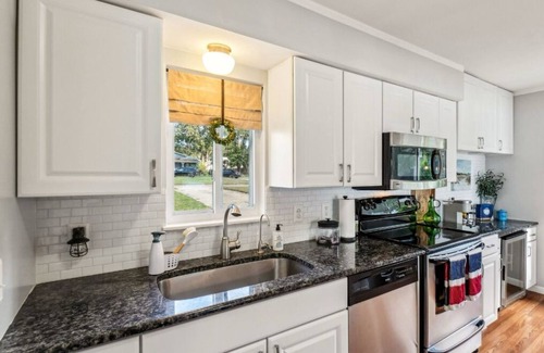 Holly Casa | Blue Water Haven, 3 Bedroom Serene Lakefront Home
