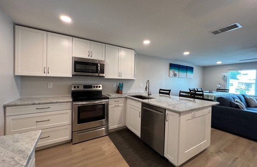 Naples Park Cabaña | Blue Water Retreat @ Vanderbilt- steps to beaches/shopping/dining/entertainment!