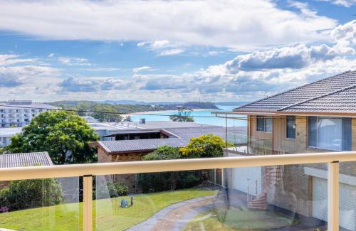Shoal Bay Apartamento | Blue Waters, 2 59 Ronald Ave - water views Linen aircon Wi-Fi