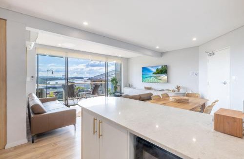 Shoal Bay Apartamento | Blue Waters, 2 59 Ronald Ave - water views Linen aircon Wi-Fi
