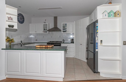 Mallacoota Casa | Blue Waters Lakeside escape.