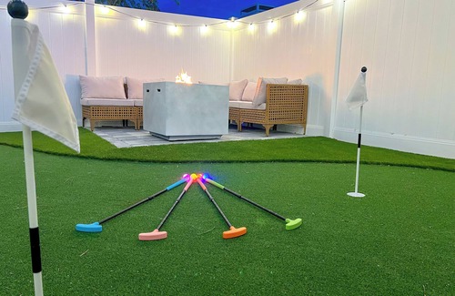 West Bradenton Casa | Blue Waves Getaway l Pool Putt Putt l Movies