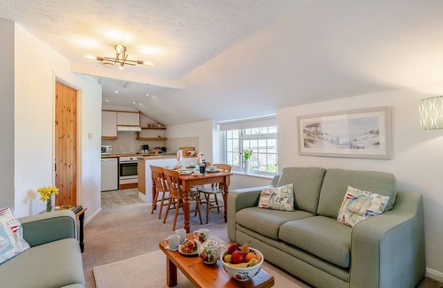 Whitstone Casa | Bluebell Cottage - Bennetts Court