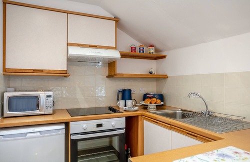 Whitstone Casa | Bluebell Cottage - Bennetts Court