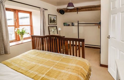 Little Cowarne Cabaña | BLUEBELL COTTAGE FARM STAY, romantic, with a garden in Leominster