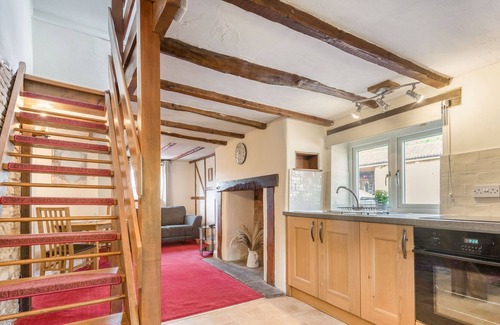 Ross-on-Wye Cabaña | BLUEBELL COTTAGE, pet friendly, character holiday cottage in Newent