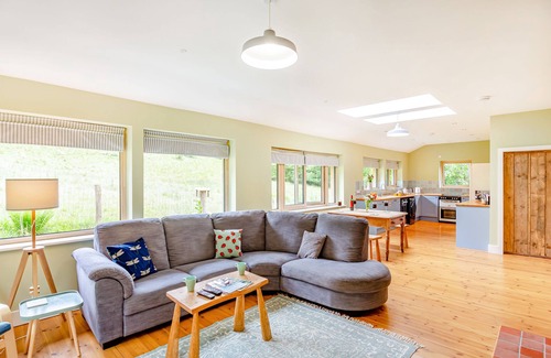 Cymau Cabaña | BLUEBELL, family friendly, country holiday cottage in Brymbo
