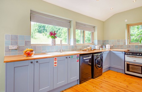 Cymau Cabaña | BLUEBELL, family friendly, country holiday cottage in Brymbo