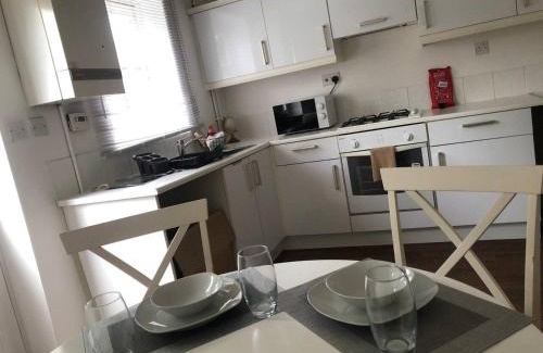 Scunthorpe Casa | Bluebell House 2 bedroom with parking and garden