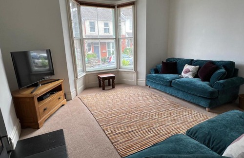 Mumbles Casa | Bluebell House - Sea Views & Garden