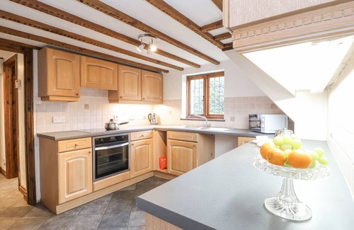 Kettleburgh Cabaña | BLUEBELL, pet friendly, with a garden in Framlingham