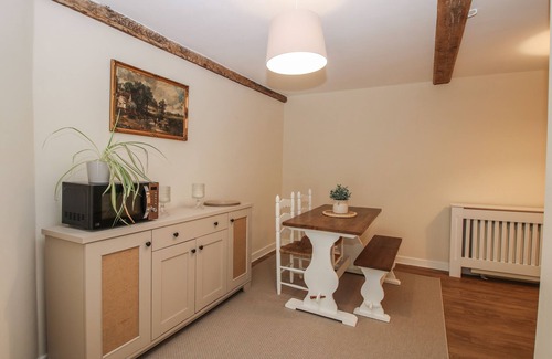 Shelve Cabaña | BLUEBELL'S COTTAGE, family friendly, with open fire in Minsterley