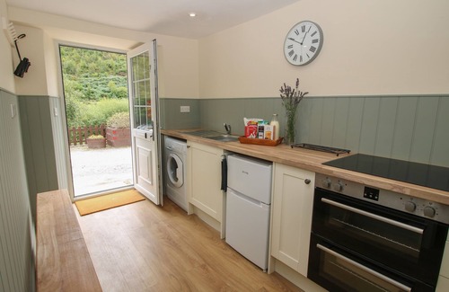 Shelve Cabaña | BLUEBELL'S COTTAGE, family friendly, with open fire in Minsterley