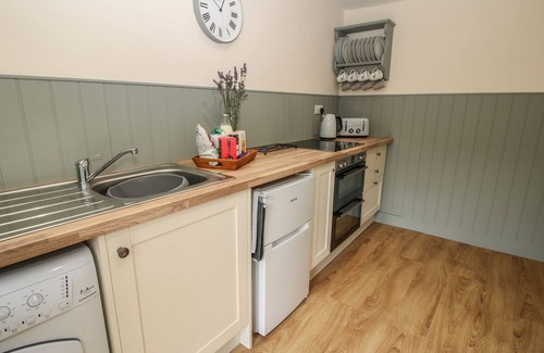 Shelve Cabaña | BLUEBELL'S COTTAGE, family friendly, with open fire in Minsterley
