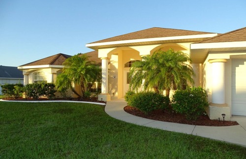 Pine Valley Villa | Bluebell Villa. Sobresaliente Lakeside Villa de 4 dormitorios