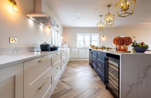 Llanfaelog Casa | Bluebells - a fantastic new build sleeping 8 in Llanfaelog