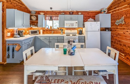 Boswell Casa | BlueBird Cabin ~ on Livingston Creek