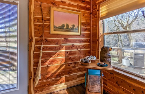 Boswell Casa | BlueBird Cabin ~ on Livingston Creek