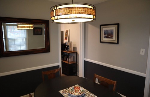 Kutzky Park Casa | Bluebird / Charming 3-bedroom, 1.5 bathroom house, 5 blocks to Mayo Clinic