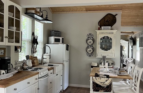 Vista Casa | Bluebird Cottage, una experiencia de campo francés