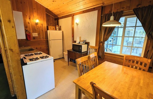 Idyllwild Cabina | Bluebird Cottage Inn