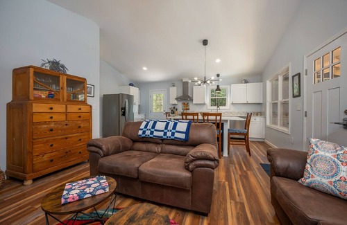 Rutherfordton Casa | Bluebird Cottage | Secluded Cottage in the Blue Ridge Mountains