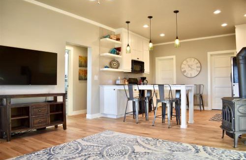 Old Bend Casa | Bluebird Day - Fuller Cottage