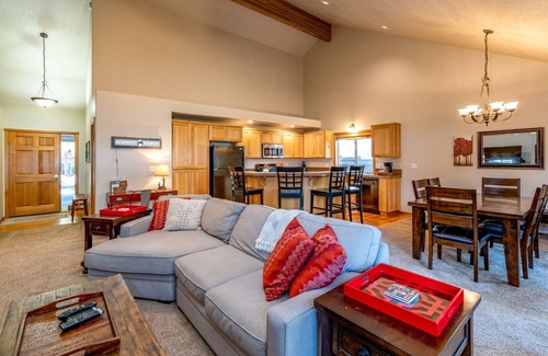 Southwest Bend Casa | Bluebird Day - Quail Pine Retreat