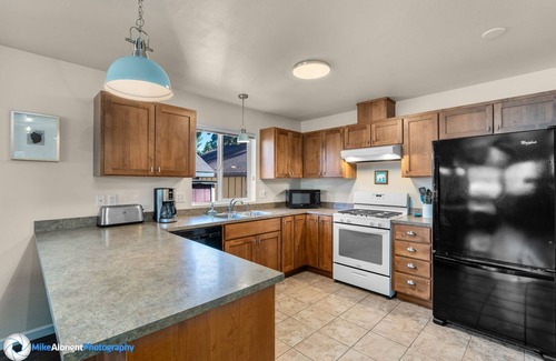 Southern Crossing Casa | Bluebird Day - Raven Sky Bungalow