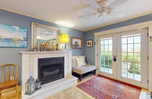 Edgecomb Casa | Bluebird Haven
