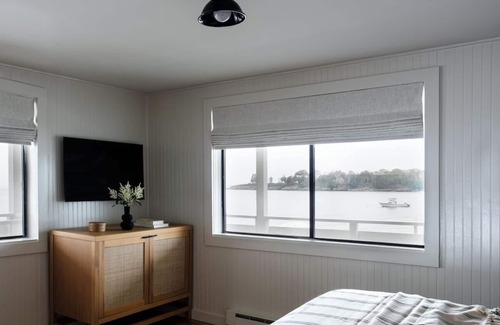 Ocean Point Hotel | Bluebird Ocean Point | Deluxe King | Private Beach + Near Grimes Cove Beach
