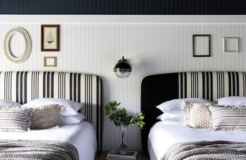 Ocean Point Hotel | Bluebird Ocean Point Inn| Oceanfront Double Queen | Free Coffee and Tea