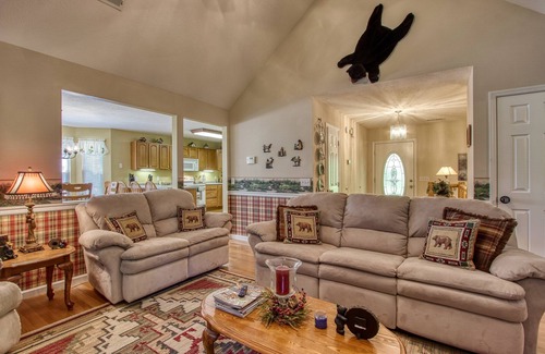 Pigeon Forge Cabina | Bluebird's Song by HoneyBearCabins