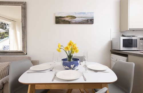Polzeath Cabaña | Bluebirds is perfectly positioned just fifty metres from Polzeath Beach