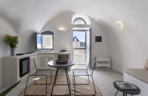 Oia Villa | Bluedome Cavehouses by Otium Villas
