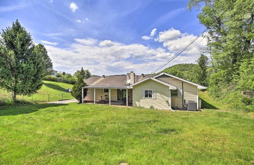 Bluefield Casa | Bluefield Retreat with Pool Table Near Parks!