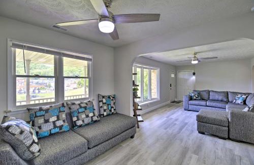 Bluefield Casa | Bluefield Retreat with Pool Table Near Parks!