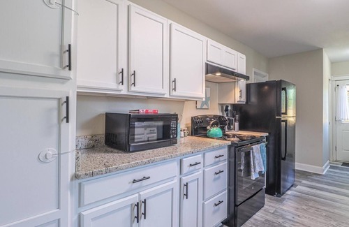 Gulfport Cabaña | BlueFish Cottage, Walk 2 Beach, Casino, Pet Friendly