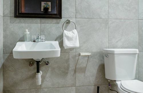 Teshie Hotel | BlueGreen Guest House