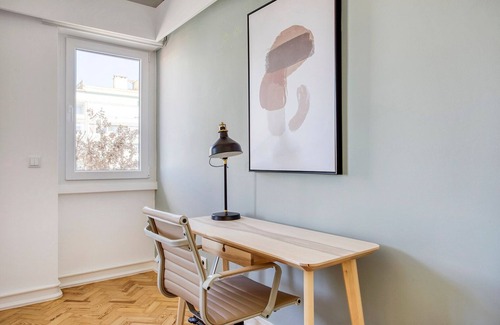 Alvalade Apartamento | Blueground | Alvalade, furnished + terrace