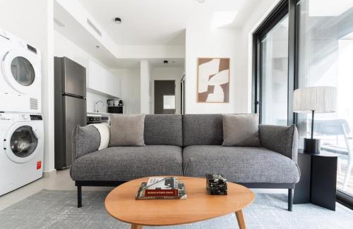 Tel Aviv Apartamento | Blueground at Tzameret, High End, Balcony