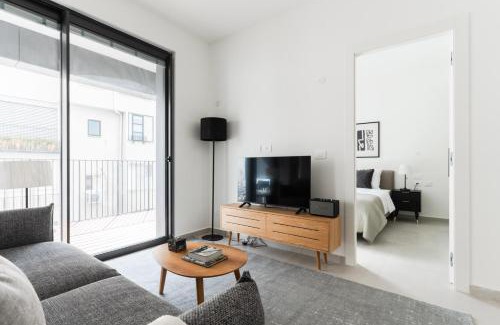 Tel Aviv Apartamento | Blueground at Tzameret, High End, Balcony