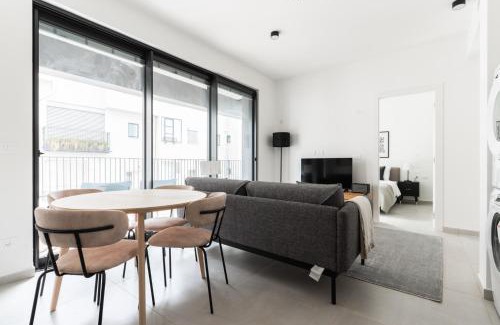 Tel Aviv Apartamento | Blueground at Tzameret, High End, Balcony