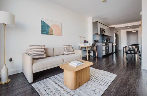 Central-Maverick Square - Paris Street Apartamento | Blueground | East Boston, art & pool, nr park