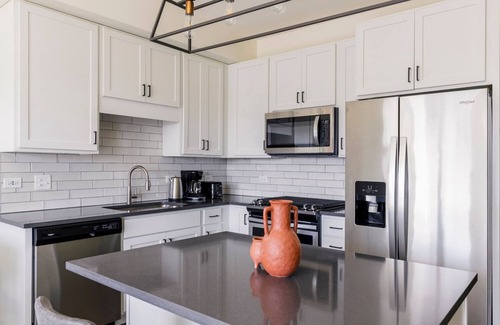 Elmhurst Apartamento | Blueground | Elmhurst, pool, nr Elmhurst Art Museum