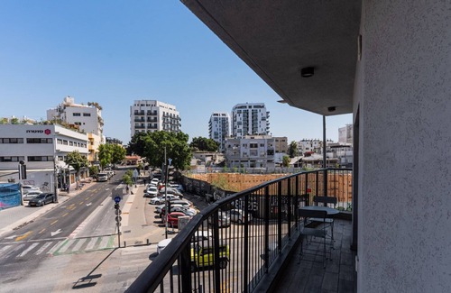 Florentin Apartamento | Blueground | Florentine, City view, Balcony (TLV-3)
