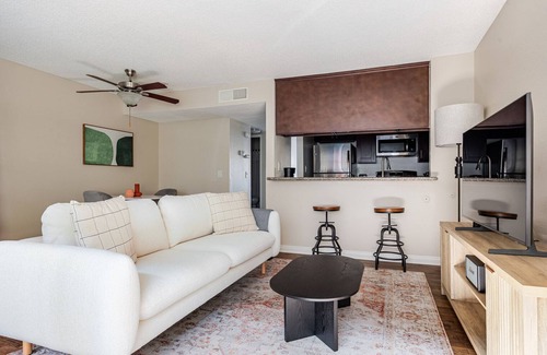 Downtown Apartamento | Blueground | Glendale, pool & AC, nr Americana