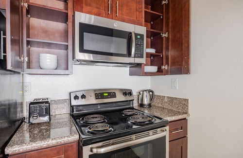 Downtown Apartamento | Blueground | Glendale, pool & AC, nr Americana